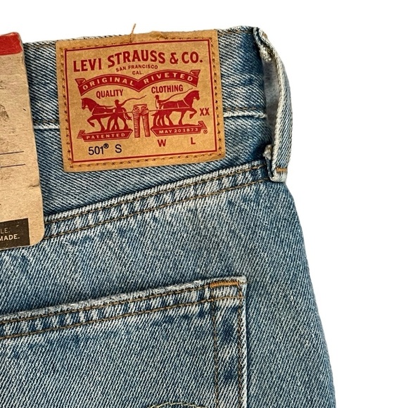 Levi’s Jeans 501 High Rise Button Fly Med Blue Distressed NWT Women’s Size 31 - Picture 4 of 4